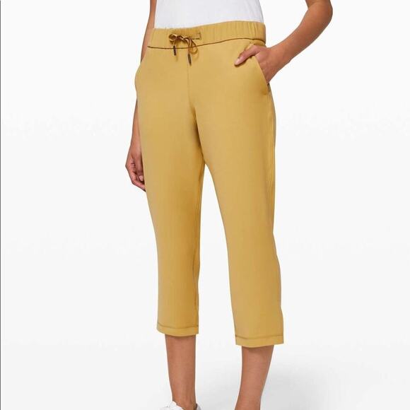 Lululemon On the Fly Crop *Woven 23" Vintage Gold SZ 2 - Picture 1 of 7